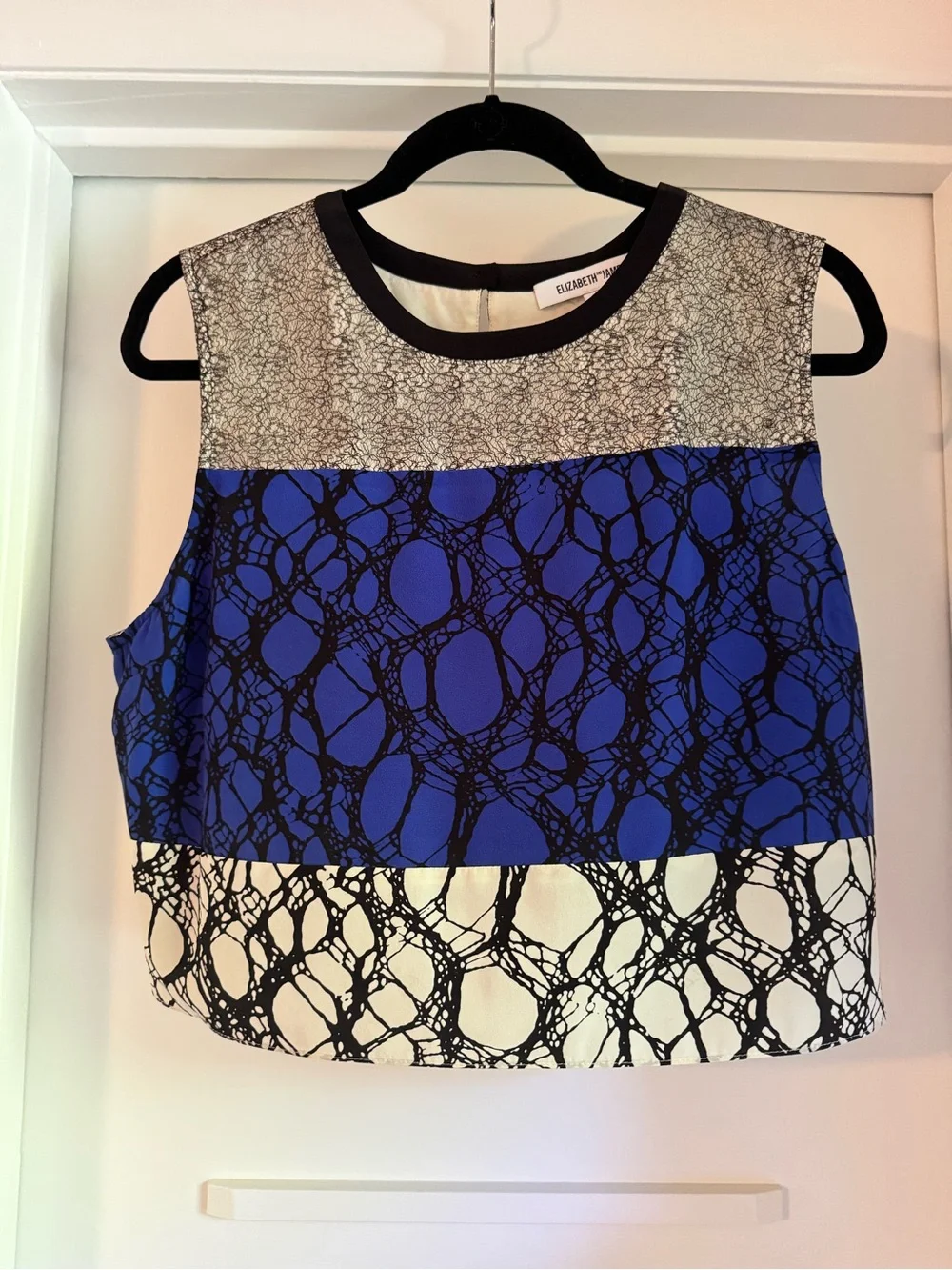Elizabeth and James Blue Black White Abstract Cropped Silk Top - Picture 1 of 4